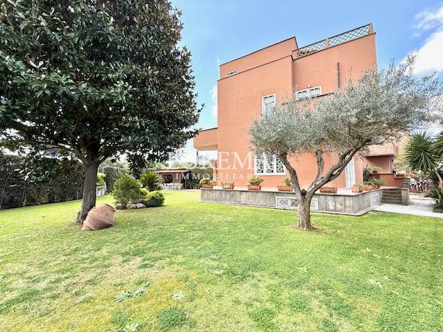 AXA  VILLA CAPOSCHIERA RISTRUTTURATA E. 649000