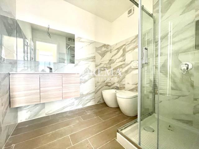 bagno con doccia superattico
