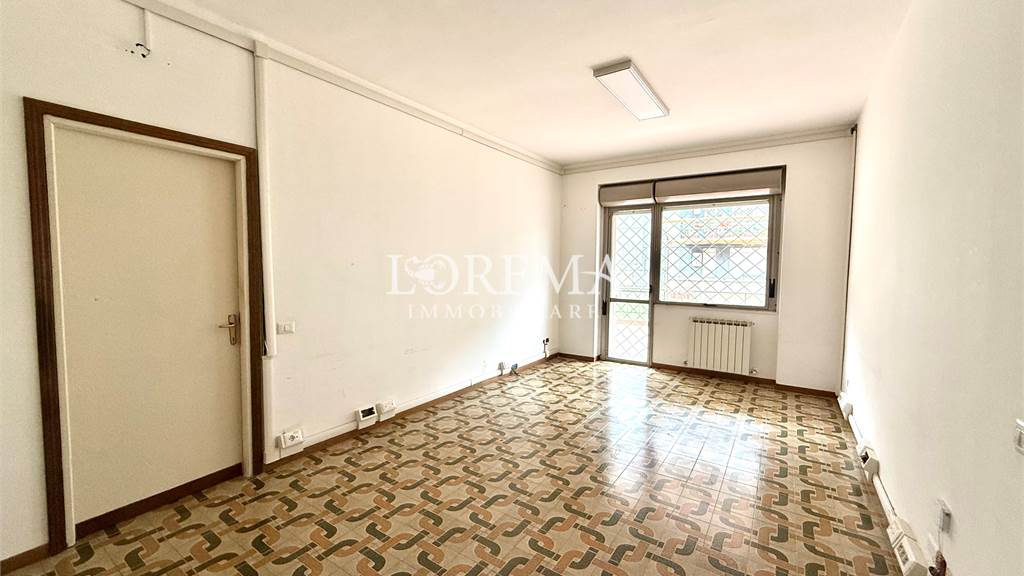 AXA V. MENANDRO TRILOCALE RISTRUTTURATO P. TERRA € 325.000